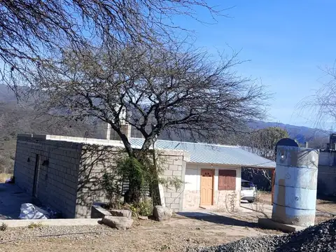 SE VENDE CASA A ESTRENAR ,CERCADA AMBATO LA PUERTA