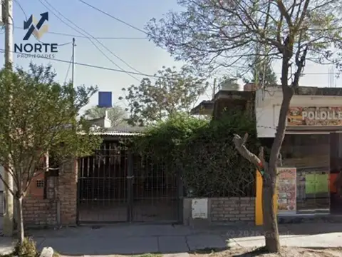 Casa + Local Solidaridad Av Pontussi