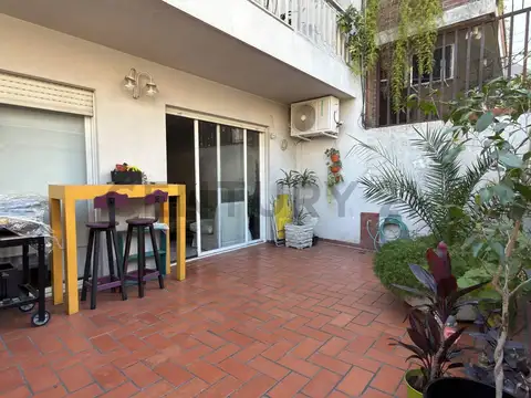 Depto 4 amb. cfte con hermoso patio