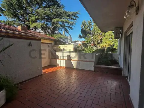 Depto 4 amb. cfte con hermoso patio