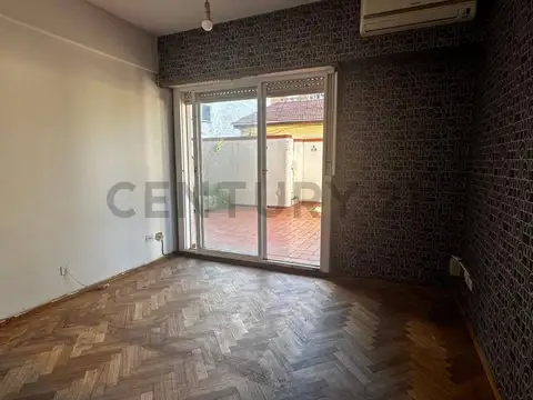 Depto 4 amb. cfte con hermoso patio