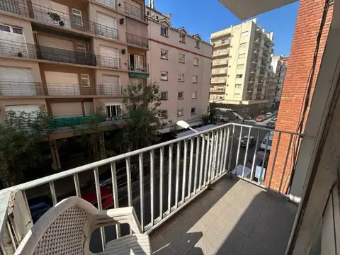 VENTA 2 AMB + DEPENDENCIA ZONA CENTRO.