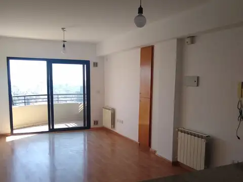 Alquila Monoambiente con balcón - Berazategui Centro -