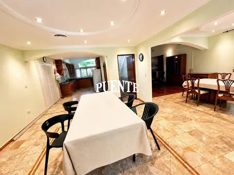 Casa en Alquiler Temporal con 2 cocheras