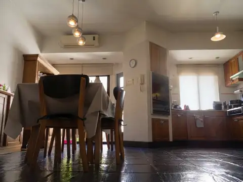 Casa 6 ambientes con 3 baños