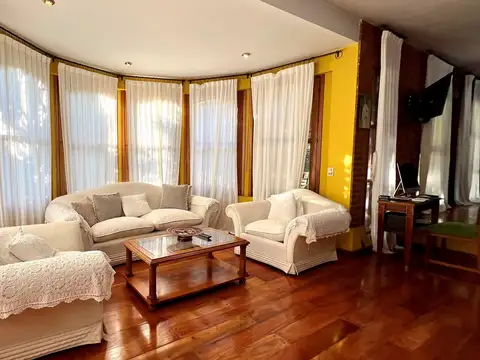 Casa 7 ambientes con 4 baños