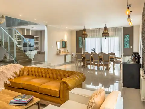 CASA 4 DORMITORIOS VENTA CASTELLANOS SOBRE RUTA28