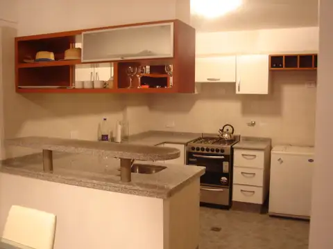 DÑO. OPORT SEMIPISO AMOBLADO,15 AÑOS - 40 M2 A BALCON 2X3 CON PORTERIA ; CON  / SIN MUEBLES