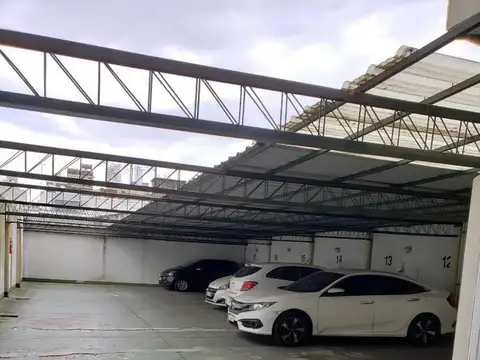 Cochera techada pleno Lanúsita