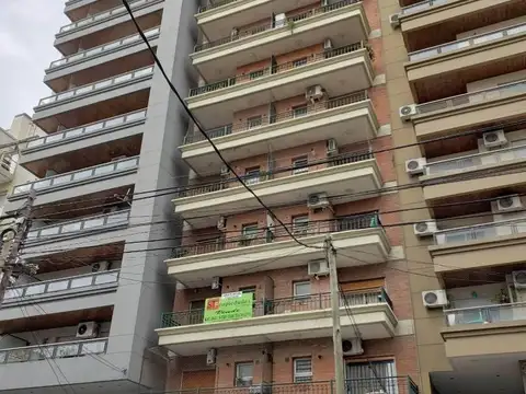 Cochera techada pleno Lanúsita
