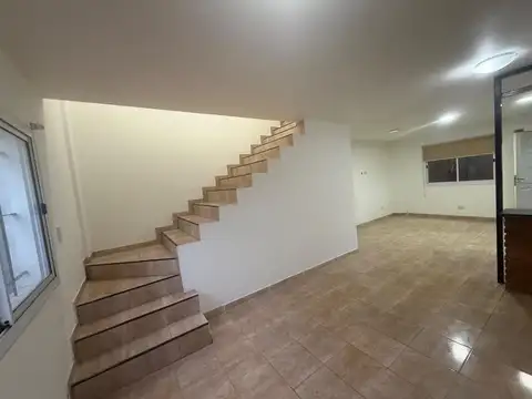 Casa en Alquiler en San Antonio de Padua, $ 900.000