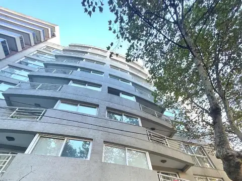 Depto 3 amb al fte con balcón y cochera