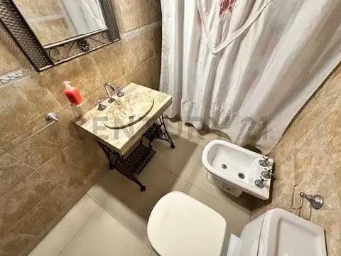 Casa 4 ambientes con 3 baños