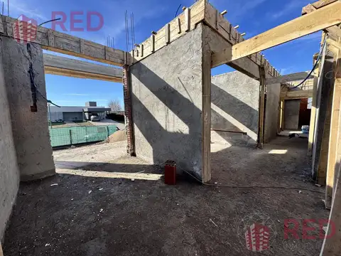 Casa en Venta con 2 cocheras