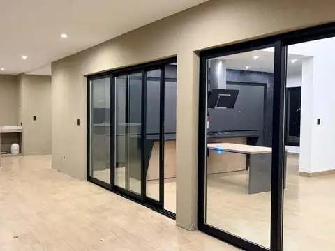 Casa 4 ambientes con 4 baños