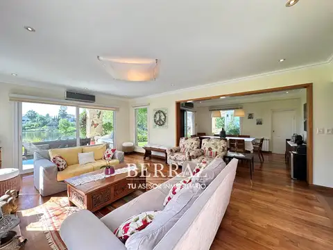 Casa 7 ambientes con 6 baños