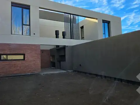 Casa en Venta en Neuquén, USD 285.000