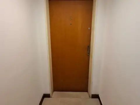 Departamento de dos ambientes con cochera en venta en Castelar