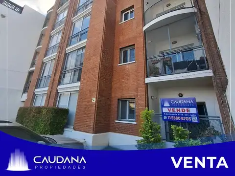 Departamento de dos ambientes con cochera en venta en Castelar