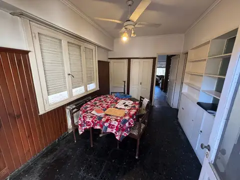CASA EN VENTA 4AMB QUILMES PARA RECICLAR