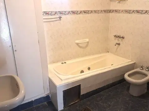 Depto Tipo Casa 4 ambientes con 3 baños