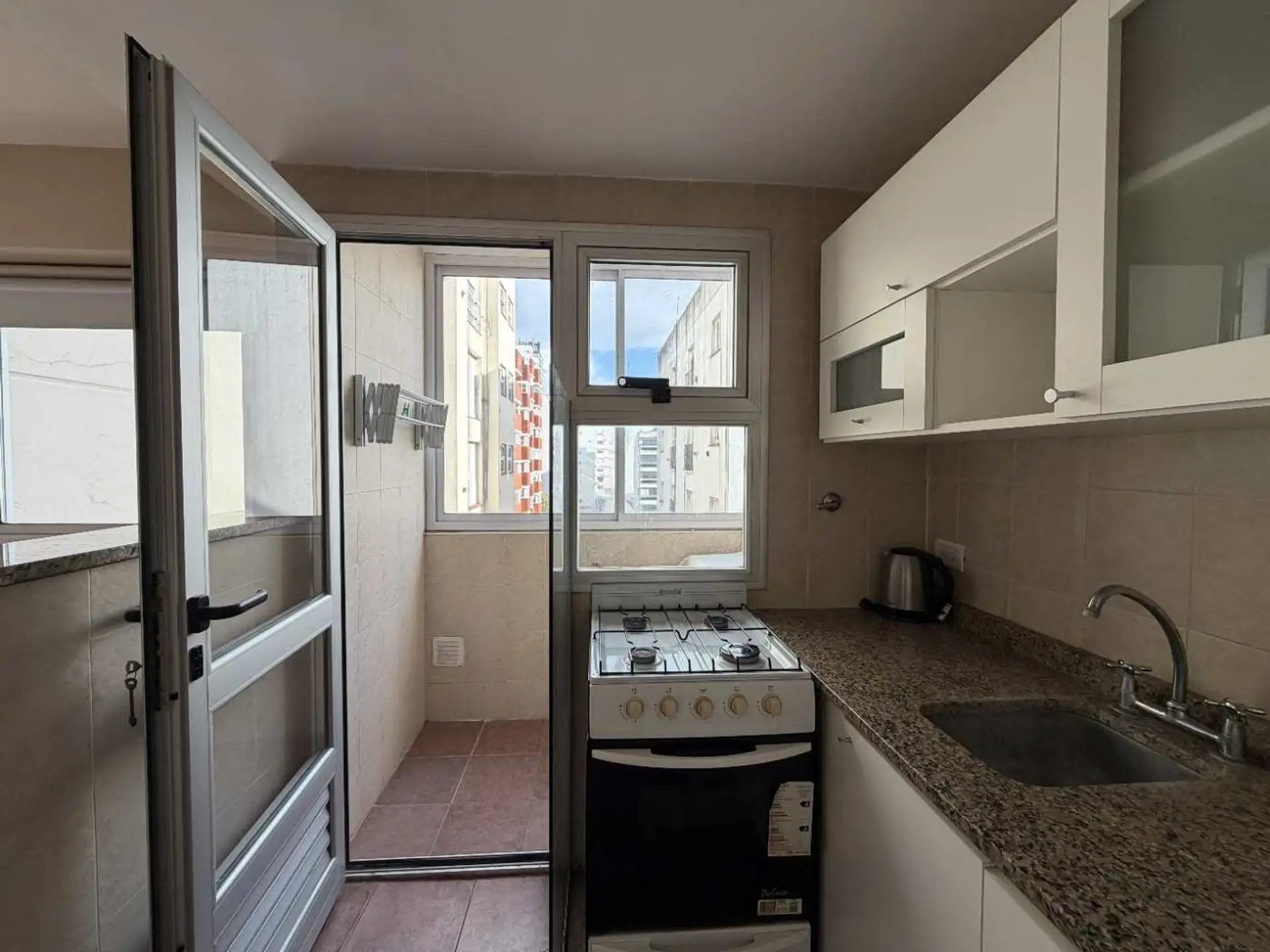 Depto monoambiente 30m² en 6° piso — La Perla