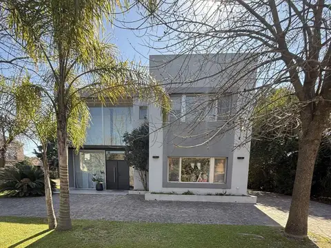 VENTA DE CASA EN LOS SAUCES - PILAR