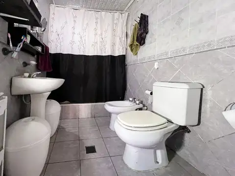 VIVIENDA FAMILIAR 4 AMB - LANUS ESTE