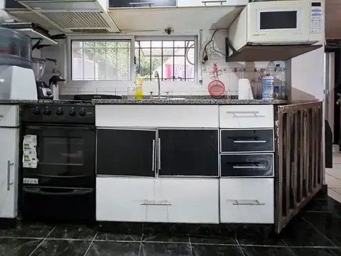 Casa 4 ambientes con 1 baño