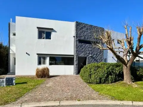 &quot;¡Oportunidad Única! Hermosa Casa en Venta en el CountryLos Ombúes de Hudson&quot;