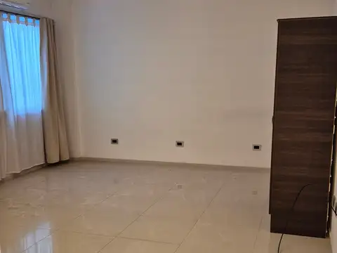 Elpidio González 4900, Piso 3