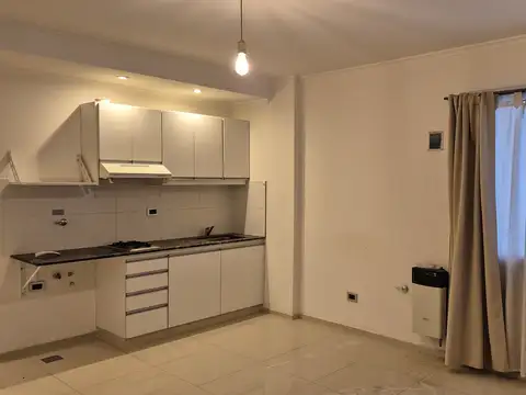 Departamento en Alquiler en Monte Castro, $ 450.000