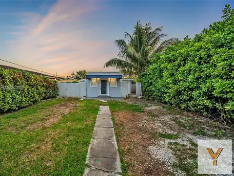 2372 NW 34th St