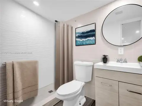 Casa en venta - 2 Dormitorios 2 Baños - Miami