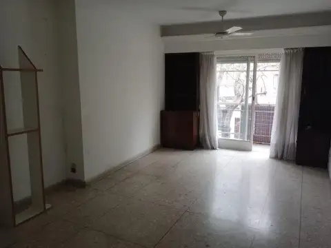 Ramon Falcon 3600, Piso 1