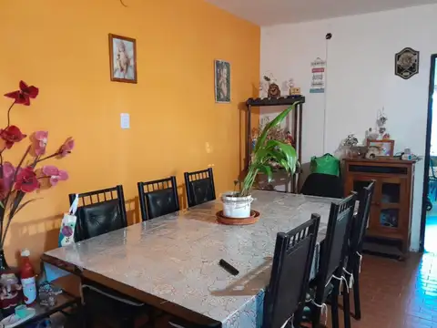 Casa 5 ambientes con 2 baños