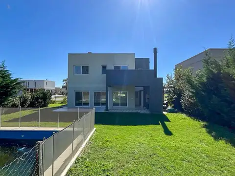 Casa en venta con renta, 4 ambientes, Barrio Acacias/Puertos