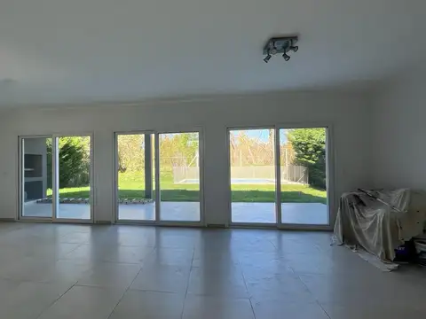 Casa en venta con renta, 4 ambientes, 3 dormitorios, Barrio Acacias/Puertos