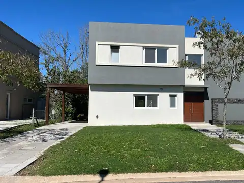 Casa en Venta con 1 cochera