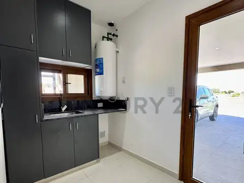 Moderna Casa en San Eliseo Golf | Vista al Golf | Desarrollada en Planta Baja con Terraza Panorámica