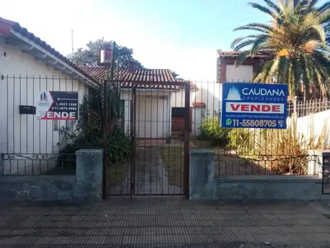 Venta Casa tipo Chalet estilo colonial 3 ambientes en San Justo