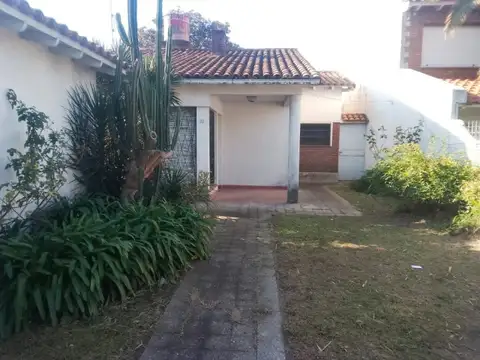 Venta Casa tipo Chalet estilo colonial 3 ambientes en San Justo