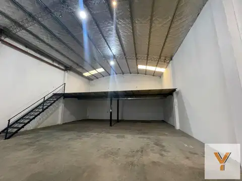 Depósito en Alquiler - 1 Dormitorio 1 Baño - 400mts - La Plata