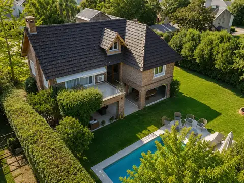 Casa en Venta en El Establo, USD 490.000