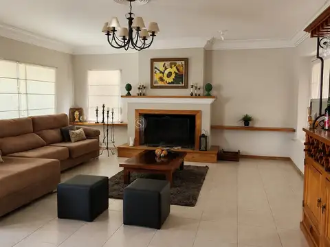 Casa en Venta con 4 cocheras