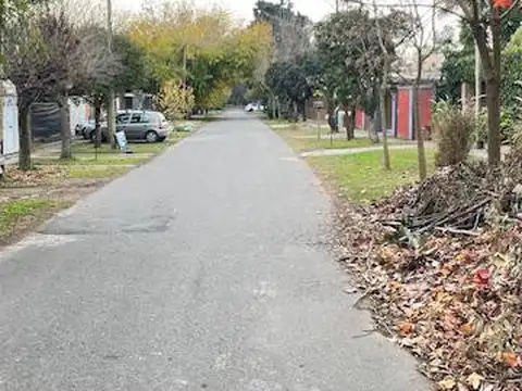 Lote en  venta, 10 x 40  400m2 c/casa a demoler, entre caminos Gonnet Bell calle 483 20 y 21