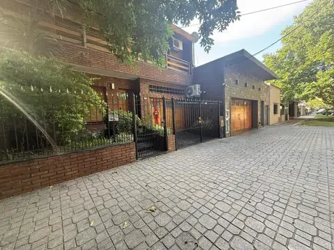 Casa 5 ambientes con 4 baños