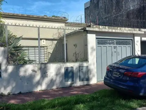 Terreno en venta  dos casas a refaccionar San Martin