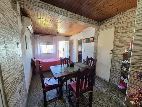 Casa 5 ambientes con 2 baños