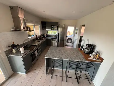 VENTA CASA 4 AMBIENTES CON PILETA SANTA ISABEL 2